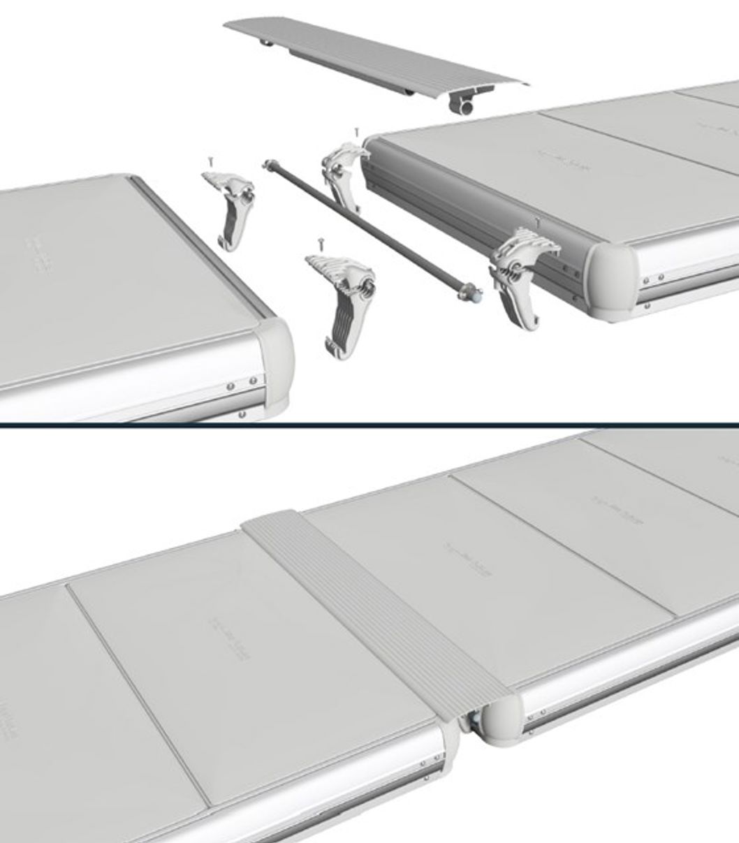 EasyFloat stegelementen verbonden met scharnieren en afdekprofielen om een flexibel drijvend steiger te bouwen.