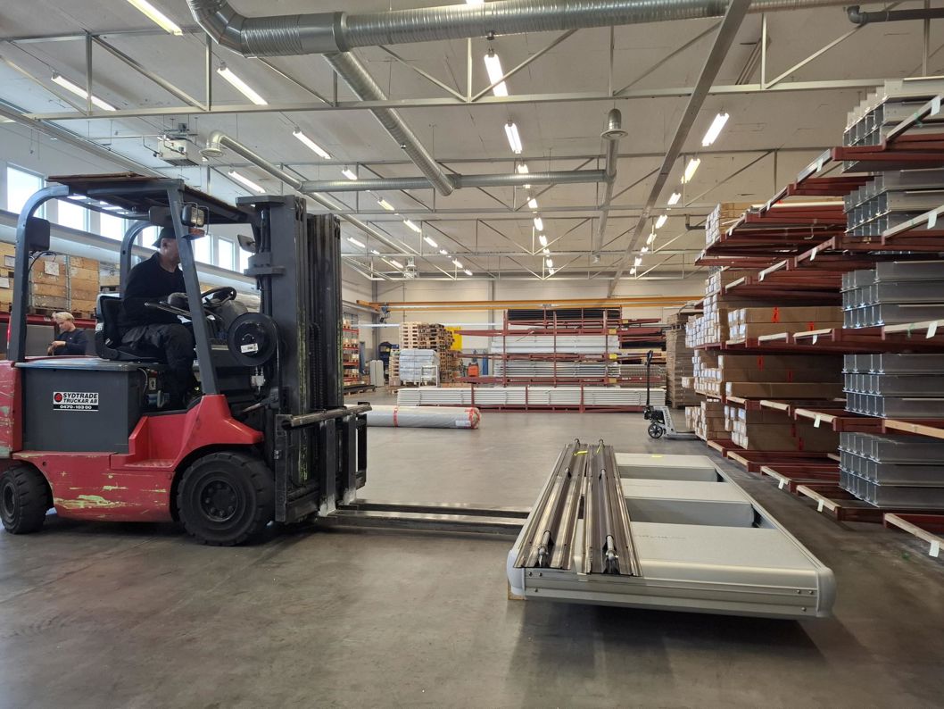 Forklift transporting EasyFloat docks inside Floattech’s factory and warehouse in Värnamo