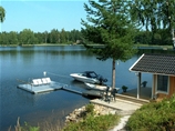 Badbrygga i Brenäs – Idyllisk sommarstugeidyll med EasyFloat flytbrygga